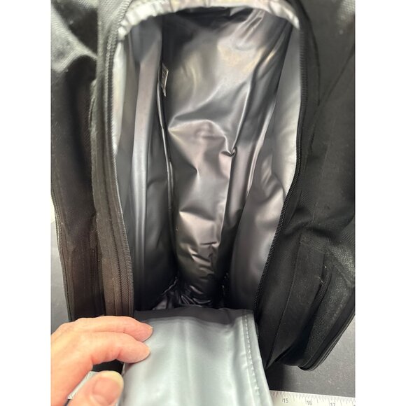 Wilson Black Multi-Compartment Thermo Bag With Adjustable Straps & Mesh Pockets - Picture 7 of 11